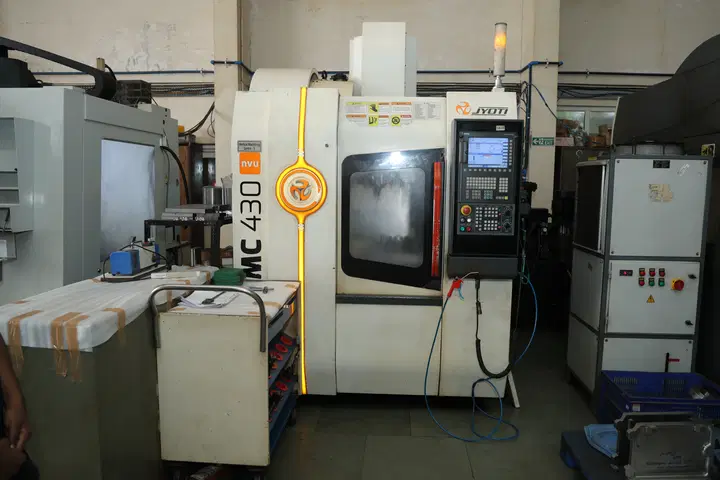 CNC VERTICAL MACHINING CENTER